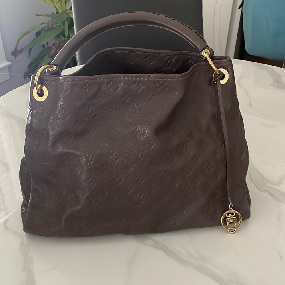 LOUIS VUITTON Artsy MM  Caramel  Empreinte Leather Shoulder Hobo Handbag (TAUPE)